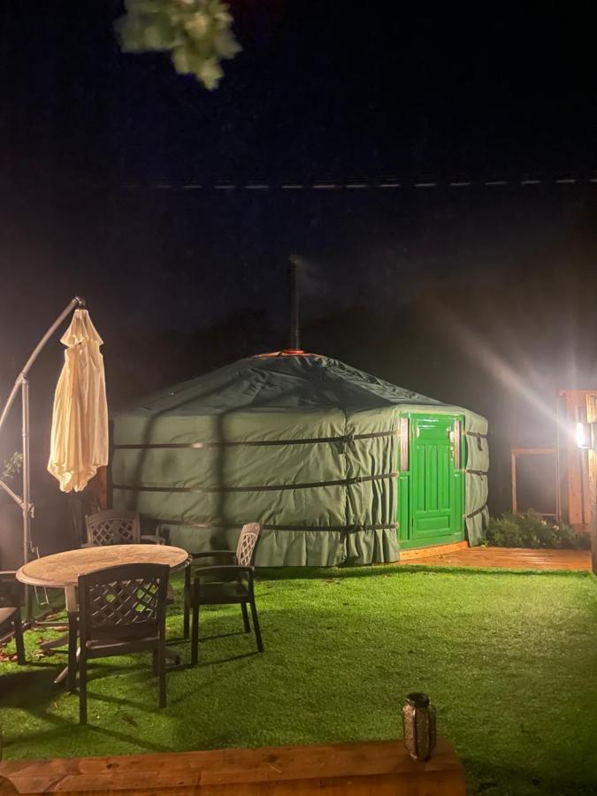 O Dan Y Coed Luxury Yurt With Hot Tub Hotel Chwilog Exterior foto